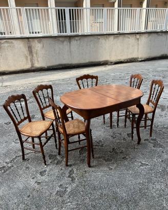 Tavolo e sedie