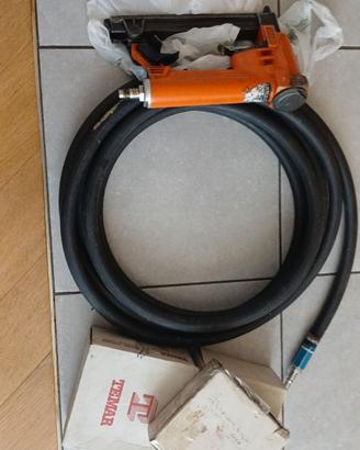 Pistola. Spara graffette