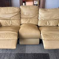 divano in pelle  tre posti 