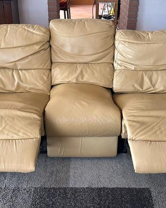 divano in pelle  tre posti 