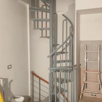 Scala a chiocciola in acciaio