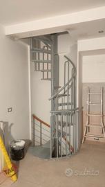 Scala a chiocciola in acciaio