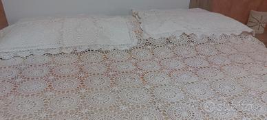 coperta letto matrimoniale ricamata a mano