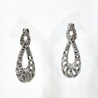 Orecchino pendente con strass