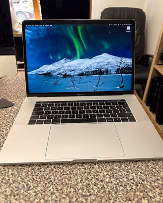 MacBook Pro 15,6 i7 16/500GB