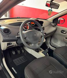 TWINGO DIESEL UNICO PROPRIETARIO DA VETRINA 