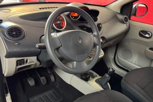 TWINGO DIESEL UNICO PROPRIETARIO DA VETRINA 