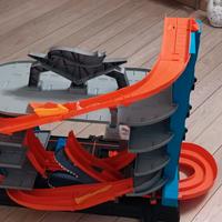 pista hot wheels "ultimate garage"