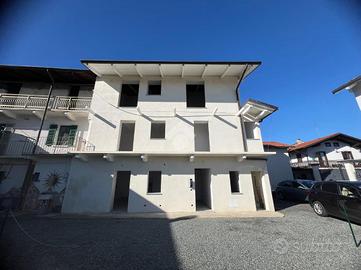 CASA SEMINDIPENDENTE A SAN CARLO CANAVESE