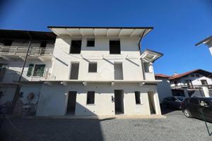 CASA SEMINDIPENDENTE A SAN CARLO CANAVESE