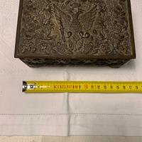 Scatola in metallo e legno