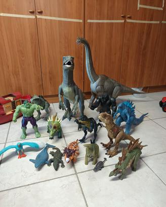 dinosauri e personaggi 
