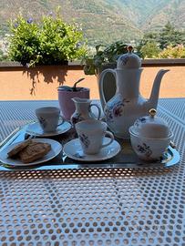 SERVIZIO DA CAFFE' CON BORDO DORATO E DECORAZIONI