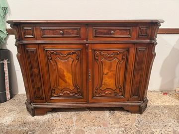 Mobile in legno con cassetti ed ante