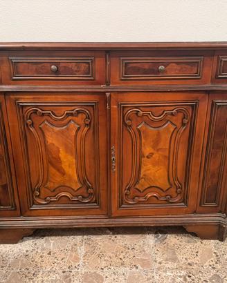 Mobile in legno con cassetti ed ante
