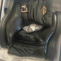 stivali love moschino