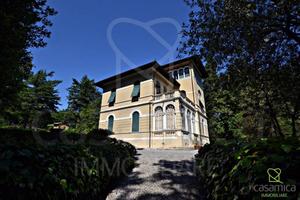 Villa di 327 m² con più di 5 locali a Lucca