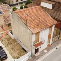 CASA SINGOLA IN CENTRO CON VISTA MARE !!