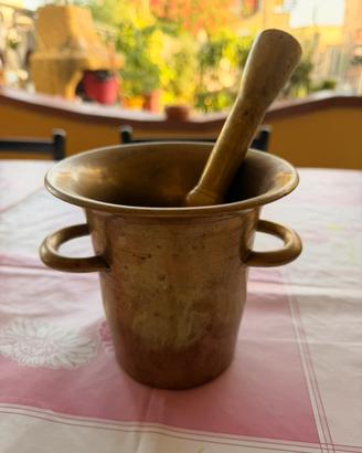 Antico mortaio in Bronzo massiccio con pestello