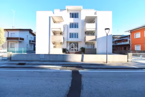 MONOLOCALE A LIGNANO SABBIADORO