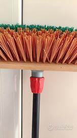 scopa per giardino con manico allungabile 