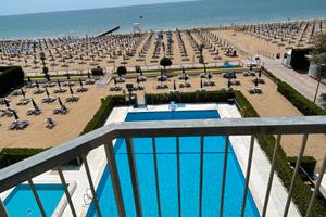 Frontemare/15-29 AGOSTO/2 camere/vista strada/5pax