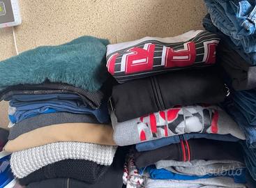 vari capi di abbigliamento taglia L e XL