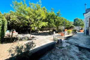 Via matese- sol. semi indipendente con giardino