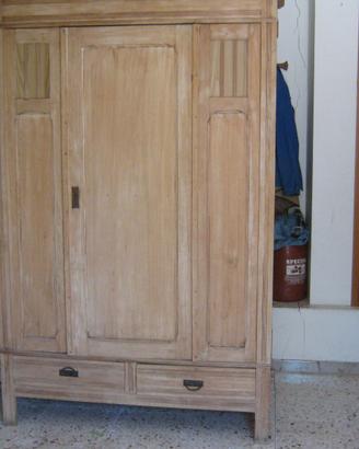 Armadietto francese in legno massello