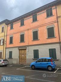 Palazzo / Stabile di 423 m² con più di 5 locali a 
