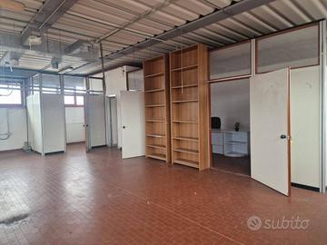 Immobile di 183 m² con 1 locale a Scandicci