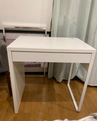 Scrivania Micke Ikea gratis