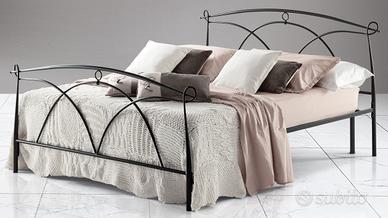Letto matrimoniale in ferro battuto