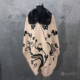 Mantella elegante Shk Paris con collo eco pellicia