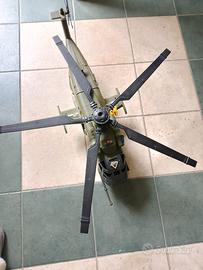 elicottero giocattolo militare 