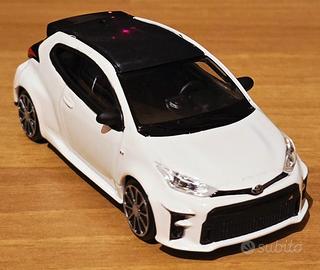 Toyota Yaris RS Burago 1/43 Completa di Scatola