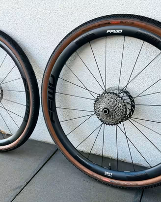FFWD Drift Gravel Carbon Ruote con DT Swiss e