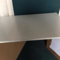 Tavolino scrivania a fissaggio murale richiudibile