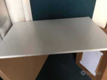 Tavolino scrivania a fissaggio murale richiudibile