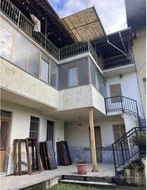 Immobile in asta di 115 m² con più di 5 locali a B