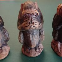  3 scimmiette in legno lavorato a mano