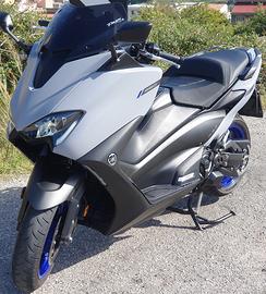 Yamaha T Max 560 compreso passaggio