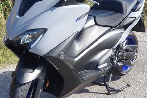 Yamaha T Max 560 compreso passaggio