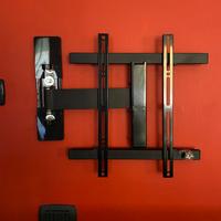 Staffa orientabile per TV