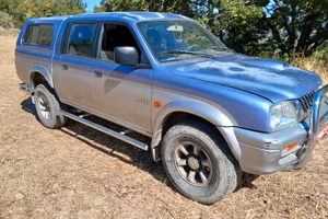 mitsubishi l 200 autocarro 4 posti