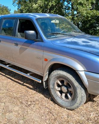 mitsubishi l 200 autocarro 4 posti