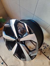 1 Cerchio in lega 19" Nissan con ammaccatura