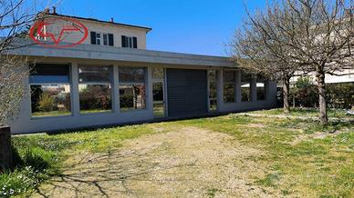 Immobile di 133 m² con 1 locale a Montevarchi