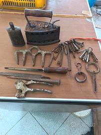 Lotto Oggetti Antichi in Ferro e Rustici Vintage