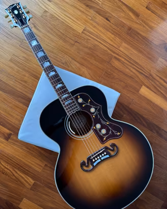 Gibson SJ 200 Standard
